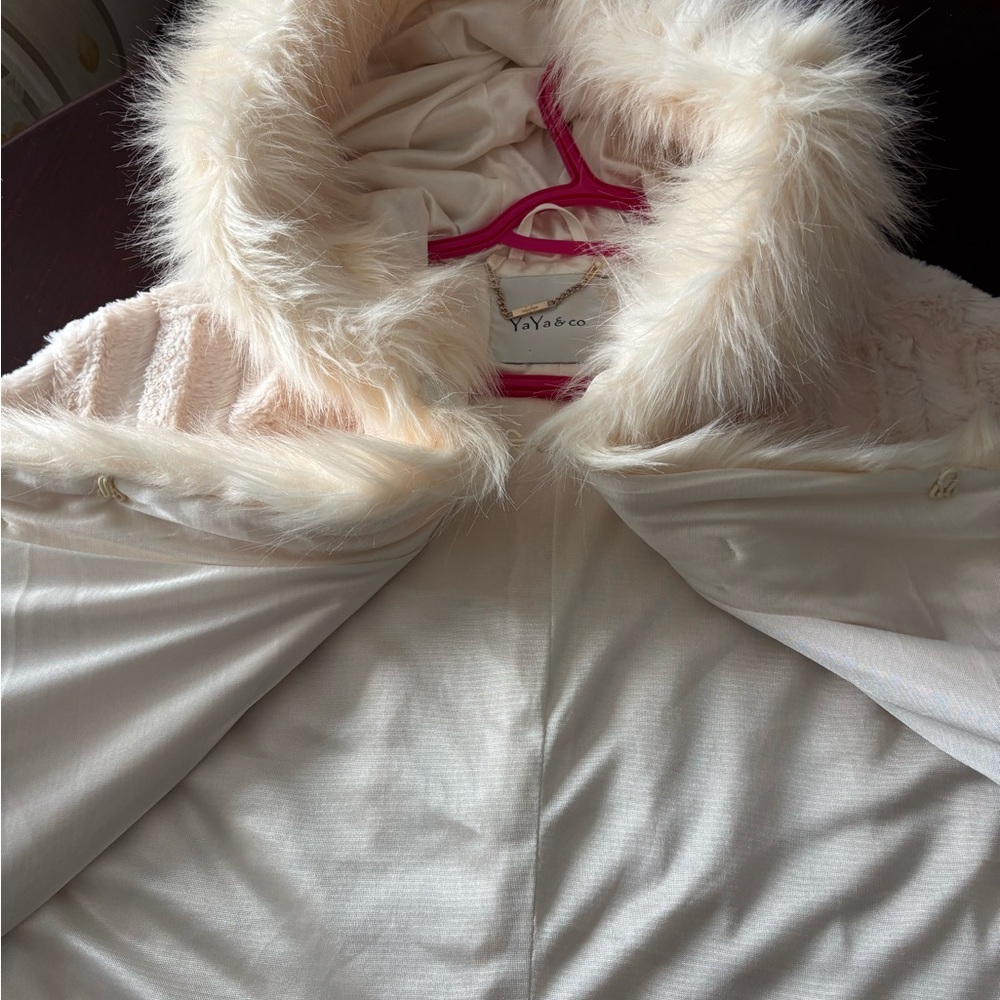 YaYa & Co. Cream Faux Fur Cape